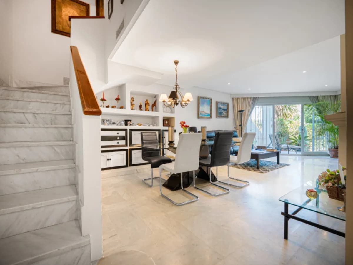 3 Bedroom Townhouse for Sale in Sierra Blanca, Málaga - Image 2