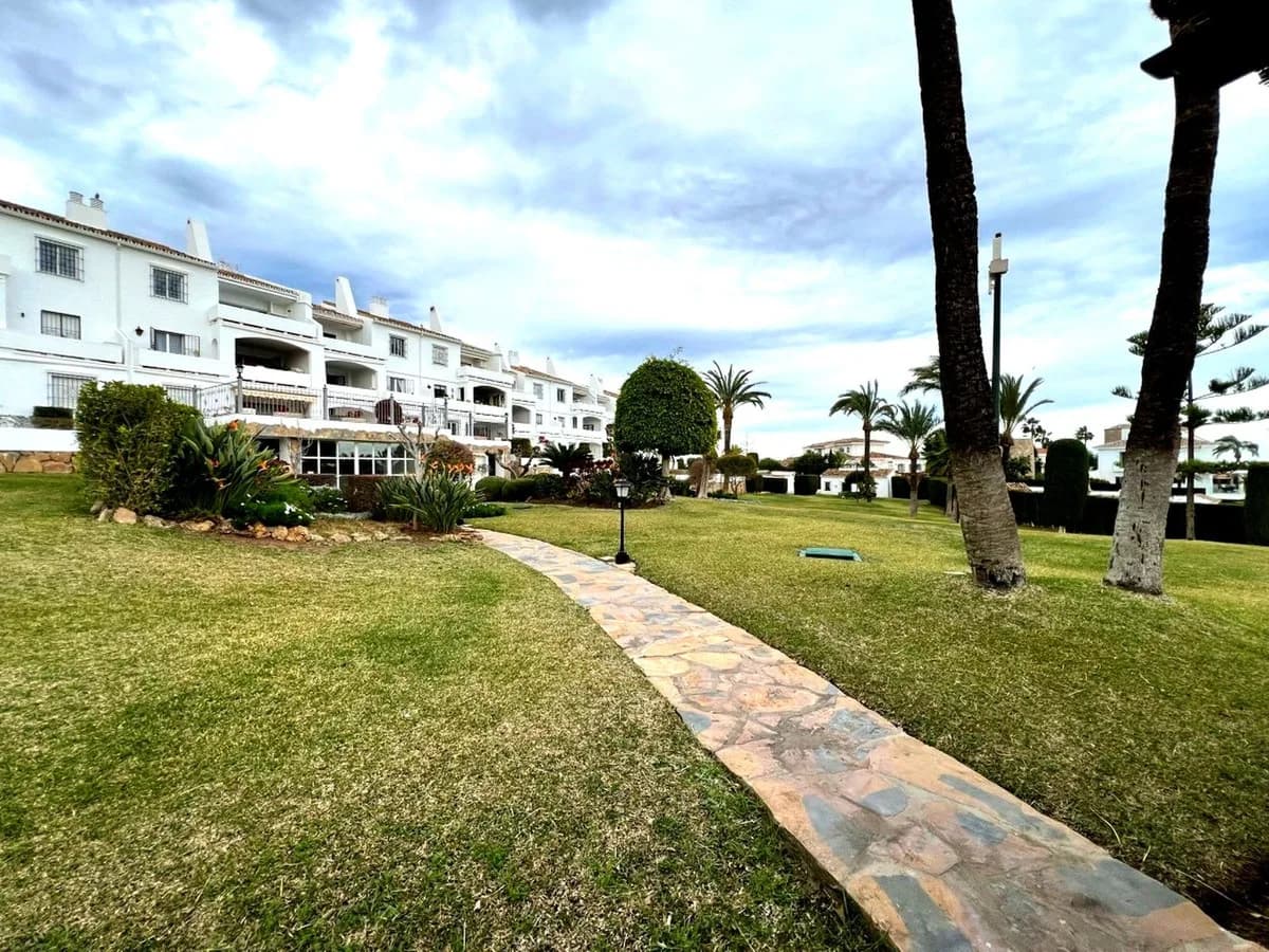 3 Bedroom Ground Floor Apartment for Sale in Nueva Andalucía, Málaga