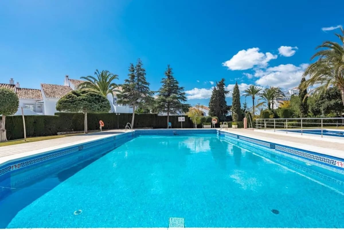 3 Bedroom Ground Floor Apartment for Sale in Nueva Andalucía, Málaga - Image 2
