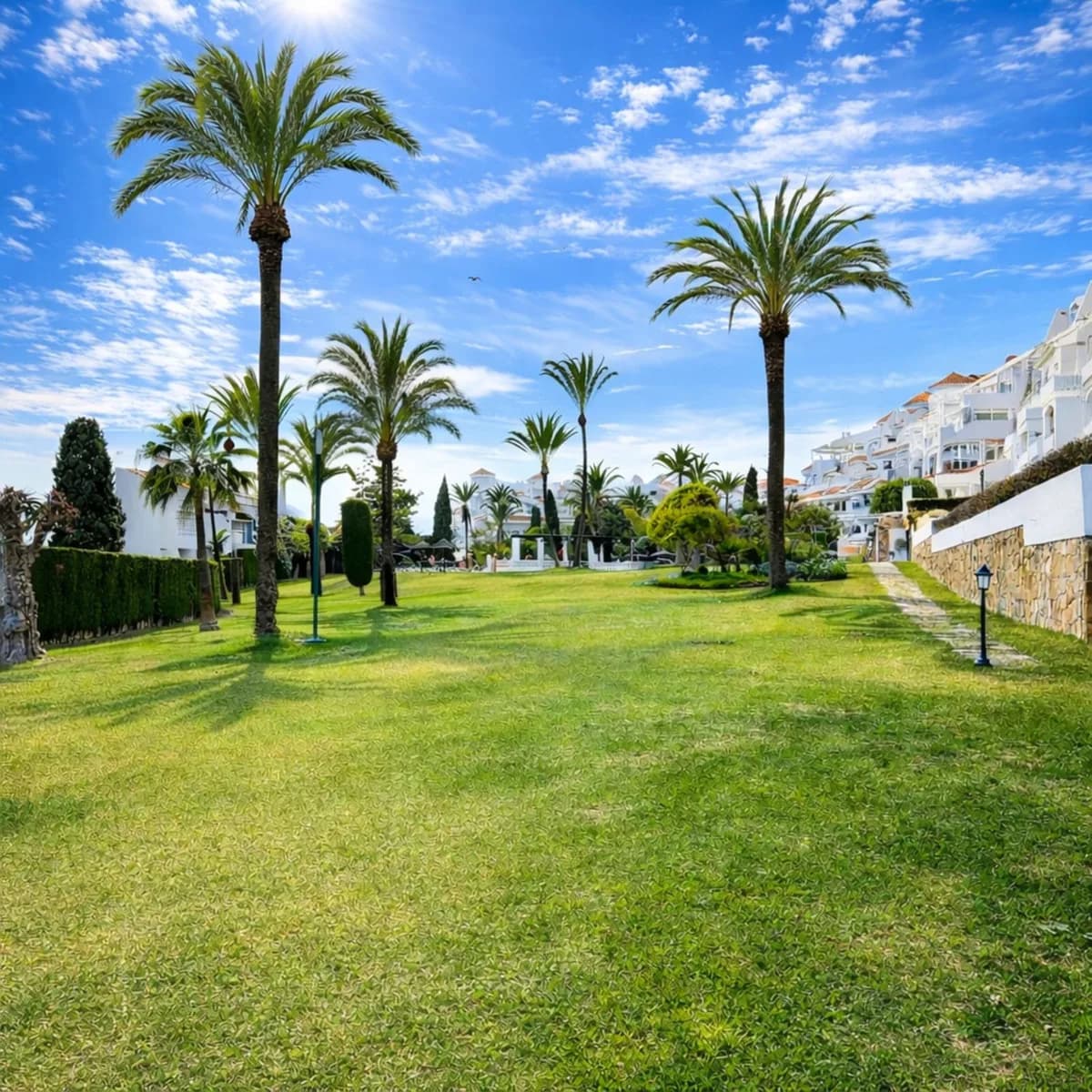 3 Bedroom Ground Floor Apartment for Sale in Nueva Andalucía, Málaga - Image 4