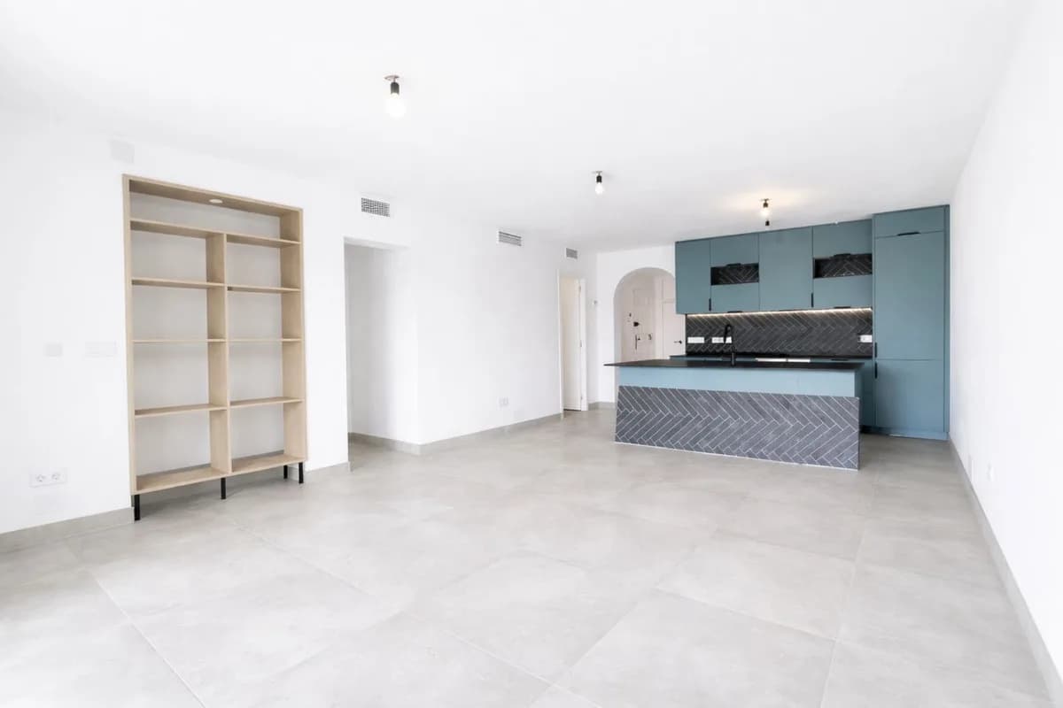 3 Bedroom Ground Floor Apartment for Sale in Nueva Andalucía, Málaga - Image 6