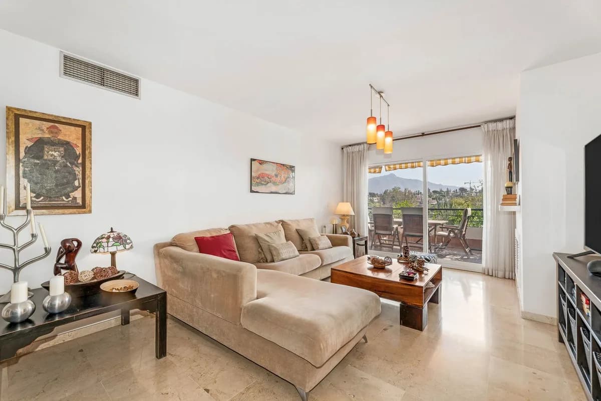 3 Bedroom Penthouse Duplex for Sale in Guadalmina Alta, Málaga - Image 3