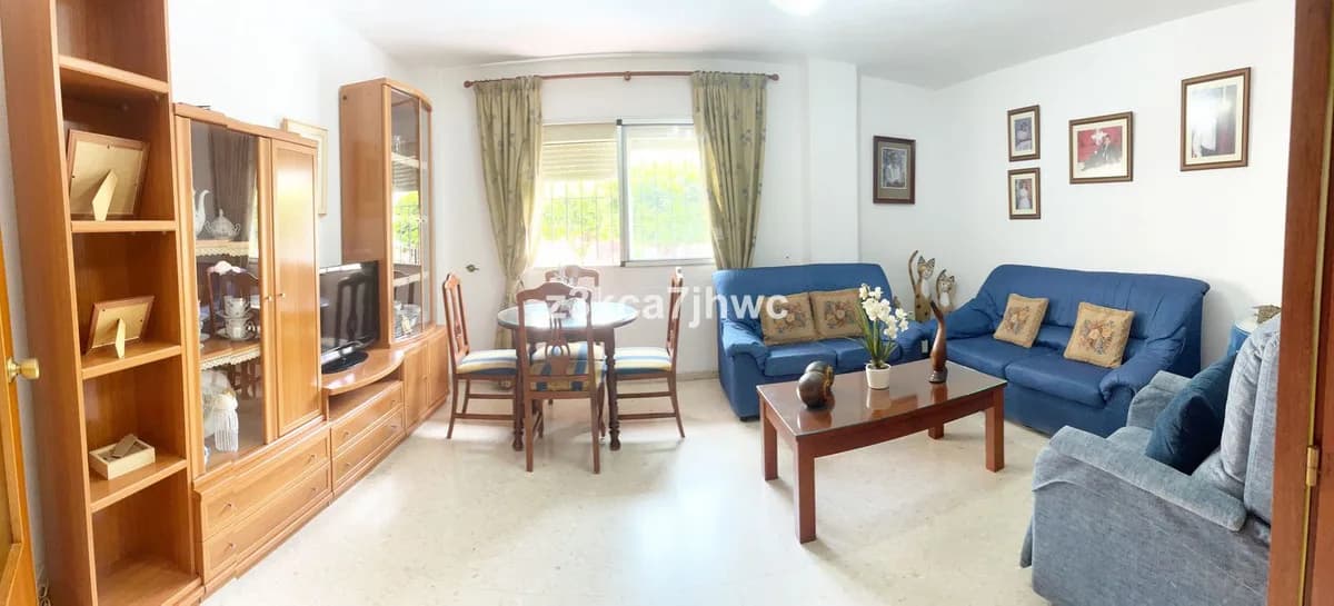 3 Bedroom Middle Floor Apartment for Sale in Estepona, Málaga