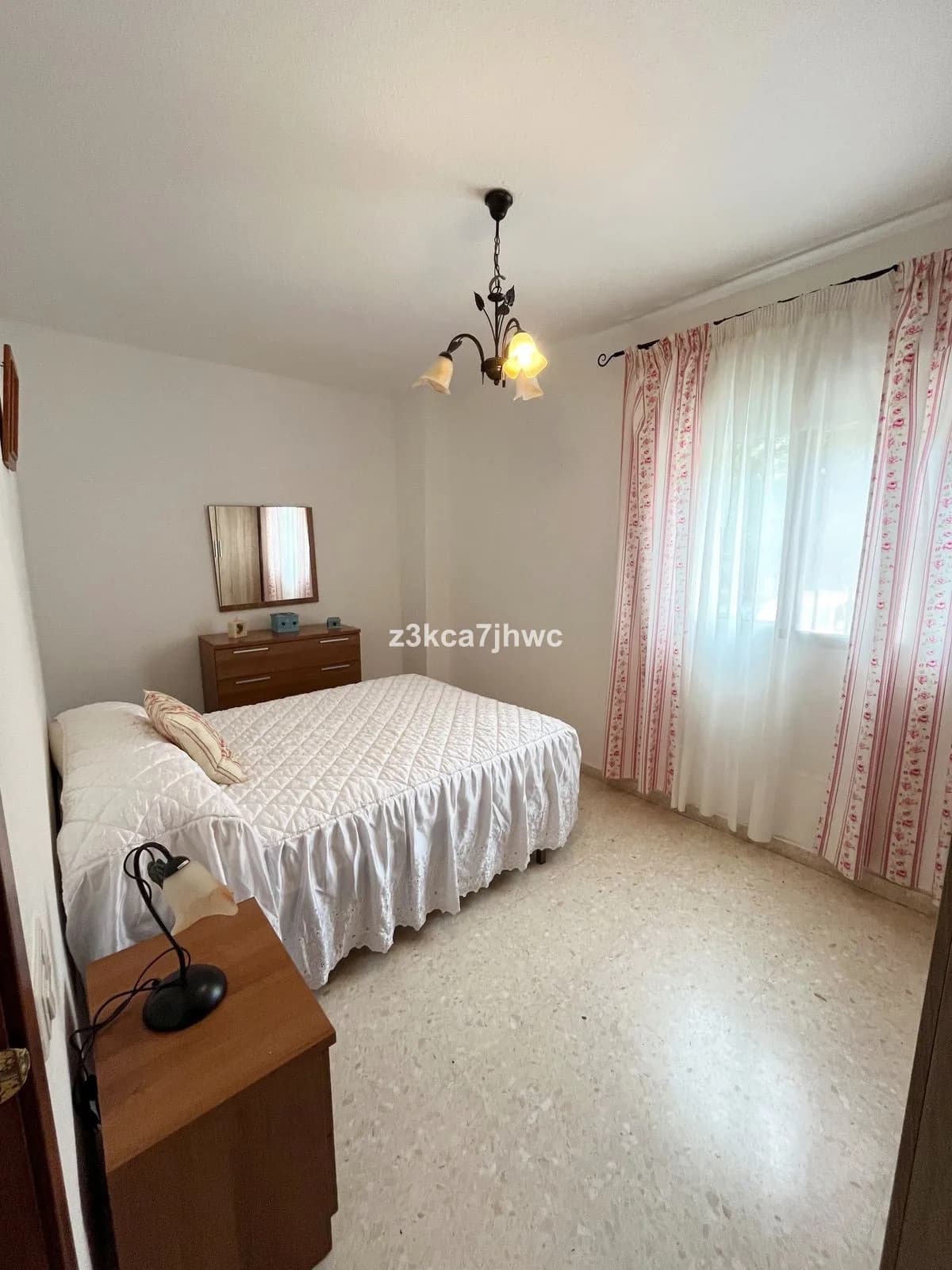 3 Bedroom Middle Floor Apartment for Sale in Estepona, Málaga - Image 4