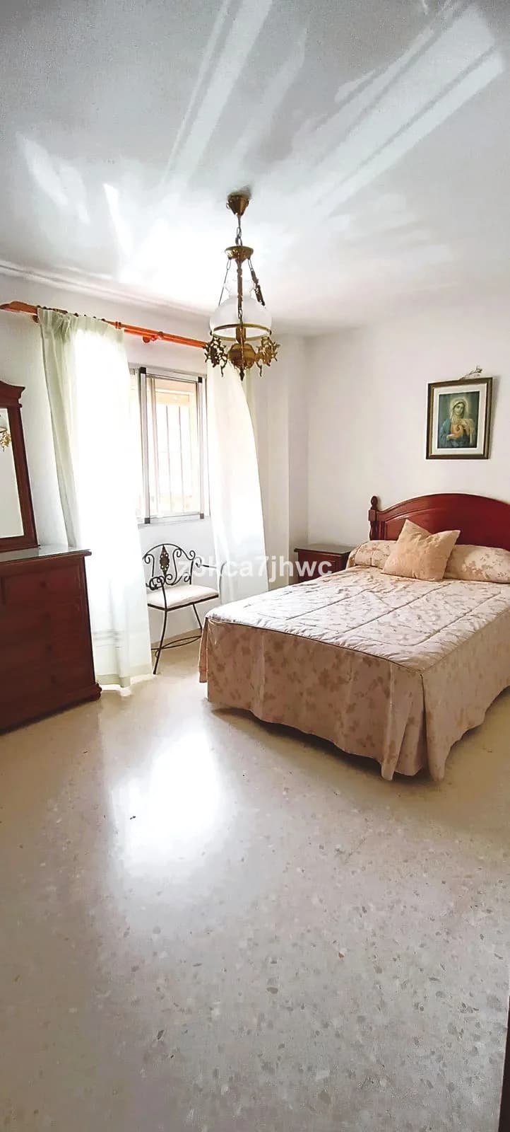 3 Bedroom Middle Floor Apartment for Sale in Estepona, Málaga - Image 8
