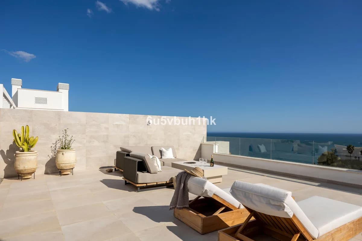 3 Bedroom Penthouse for Sale in Benalmadena, Málaga - Image 3