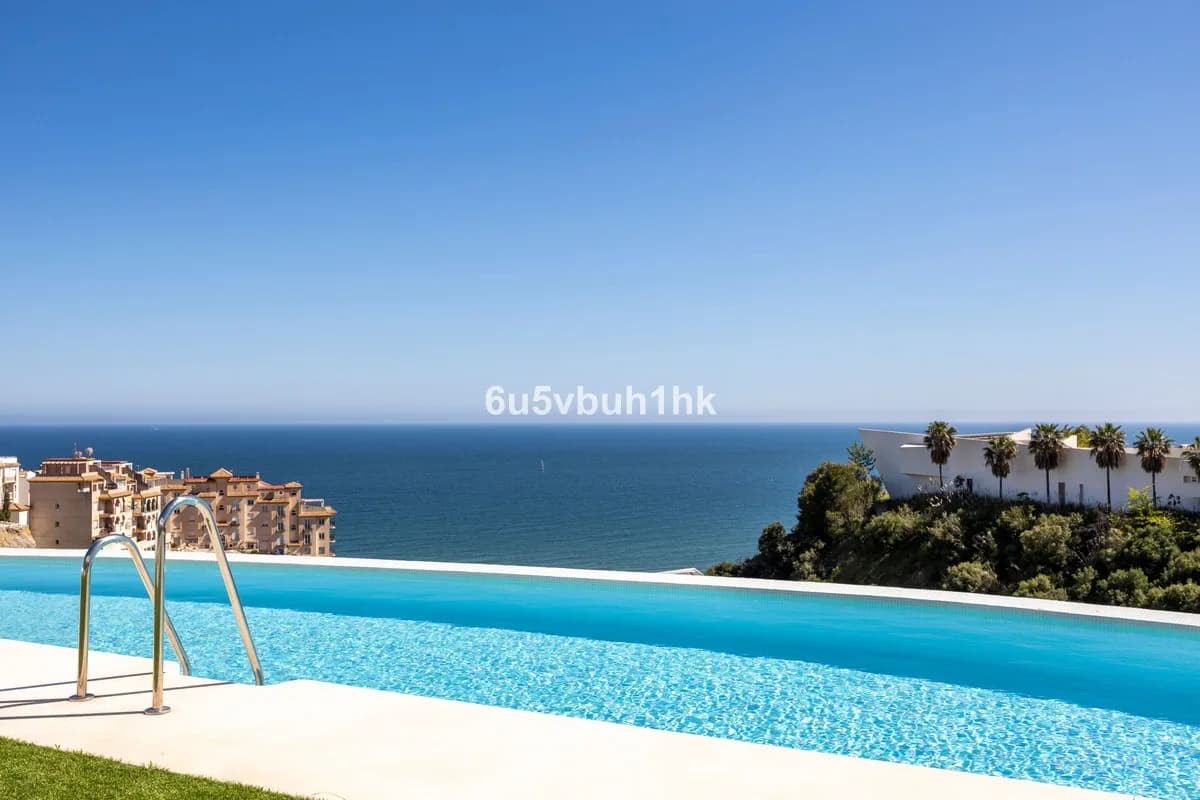 3 Bedroom Penthouse for Sale in Benalmadena, Málaga - Image 9