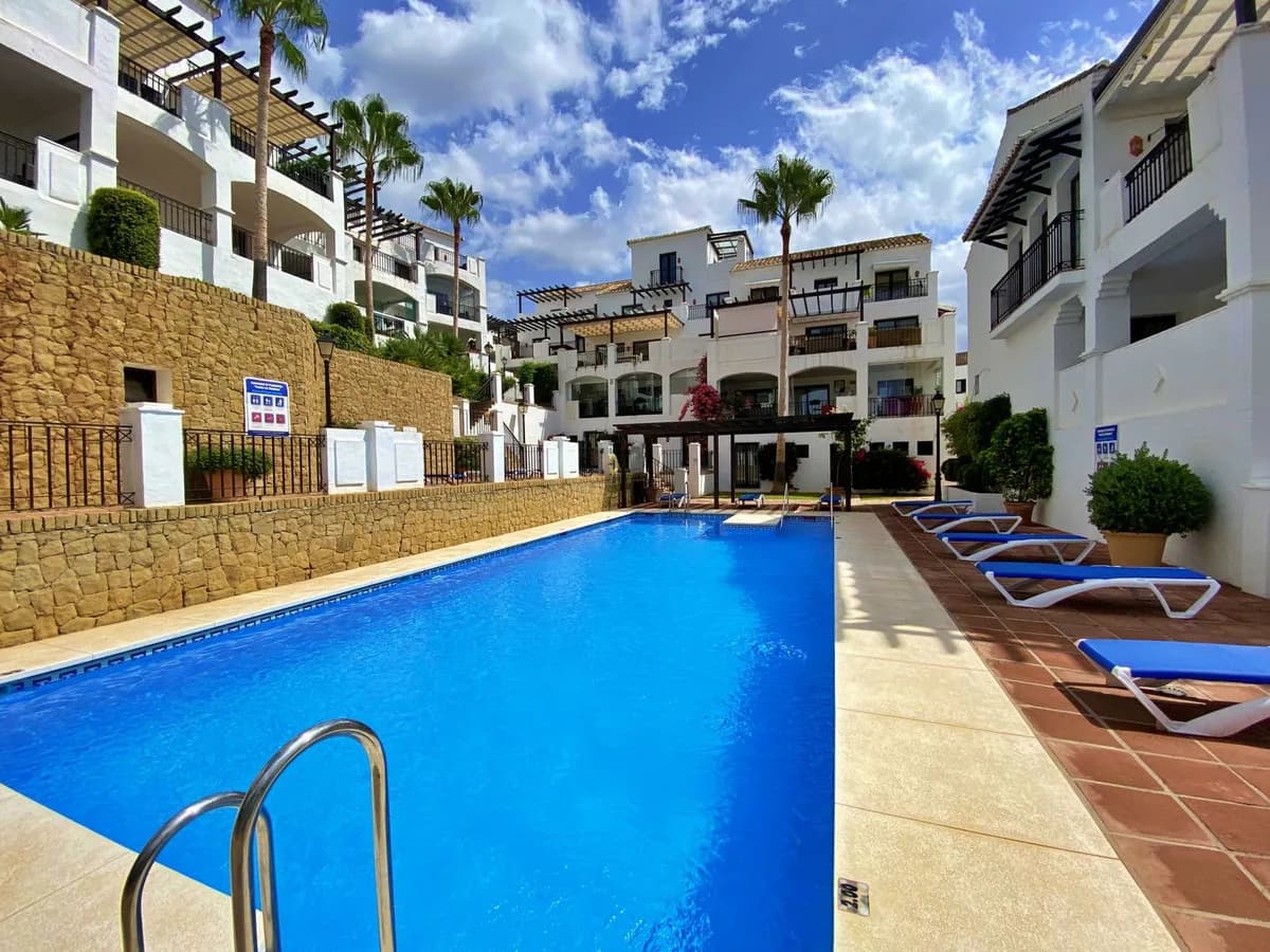 4 Bedroom Penthouse for Sale in Altos de los Monteros, Málaga - Image 8