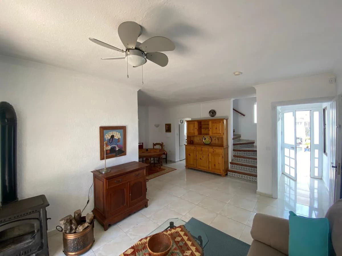 4 Bedroom Semi-Detached House for Sale in Calahonda, Málaga - Image 4