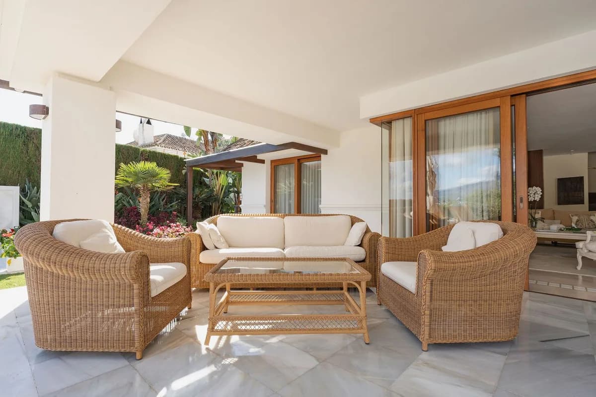 4 Bedroom Detached Villa for Sale in Nueva Andalucía, Málaga - Image 8
