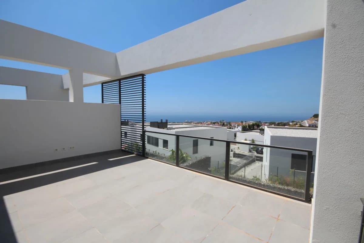 3 Bedroom Semi-Detached House for Sale in Riviera del Sol, Málaga - Image 2