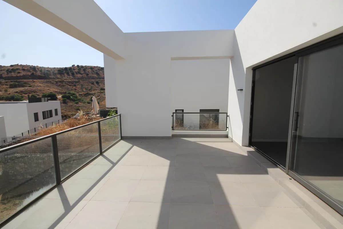 3 Bedroom Semi-Detached House for Sale in Riviera del Sol, Málaga - Image 3