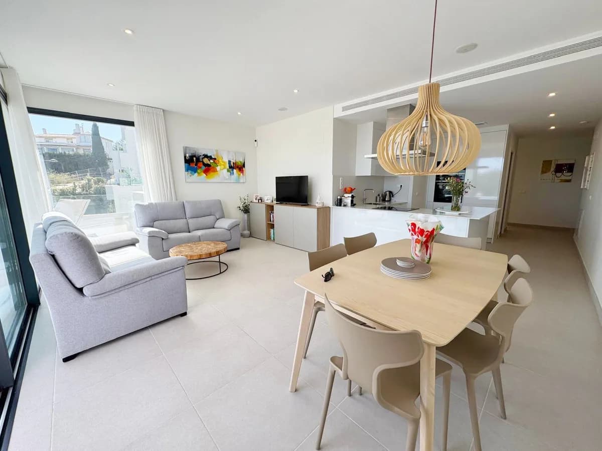 3 Bedroom Penthouse for Sale in Estepona, Málaga - Image 9