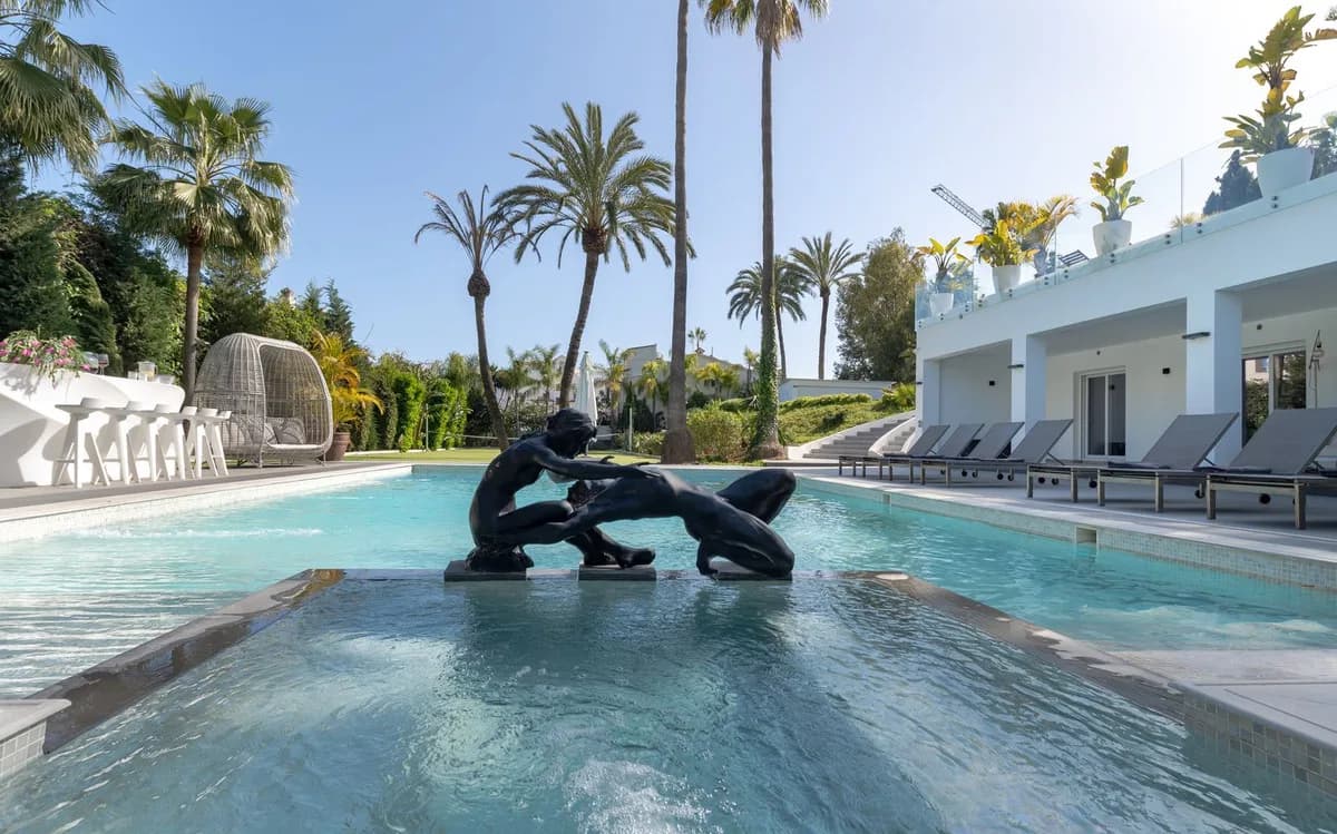 6 Bedroom Detached Villa for Sale in Atalaya, Málaga - Image 2