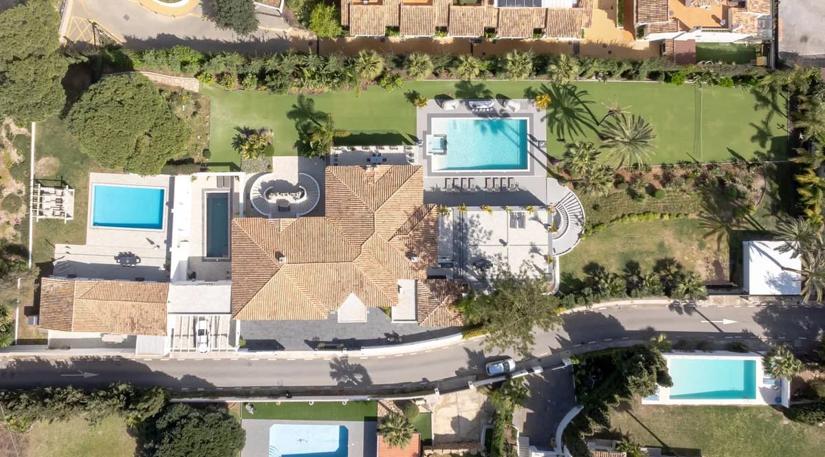 6 Bedroom Detached Villa for Sale in Atalaya, Málaga - Image 5