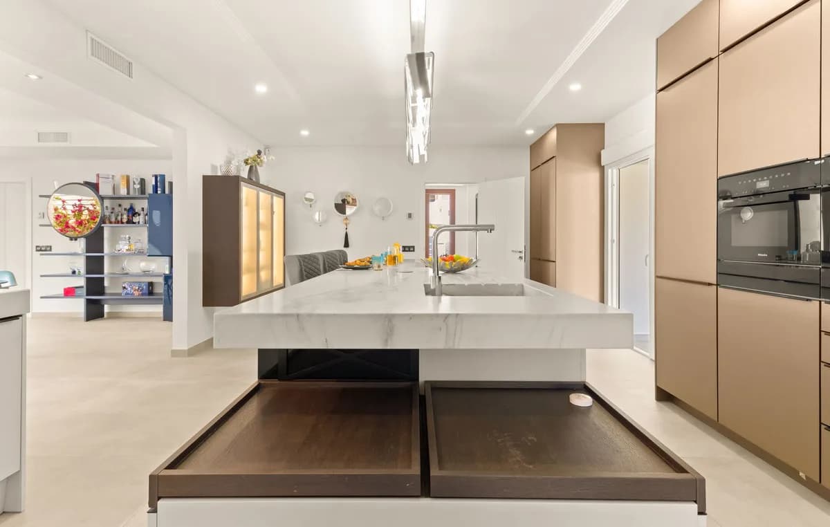6 Bedroom Detached Villa for Sale in Atalaya, Málaga - Image 9