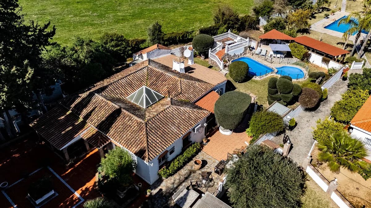 5 Bedroom Detached Villa for Sale in Alhaurín de la Torre, Málaga - Image 4