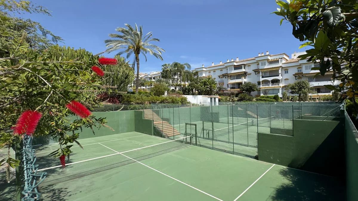 4 Bedroom Ground Floor Apartment for Sale in Marbella, Málaga - Image 4