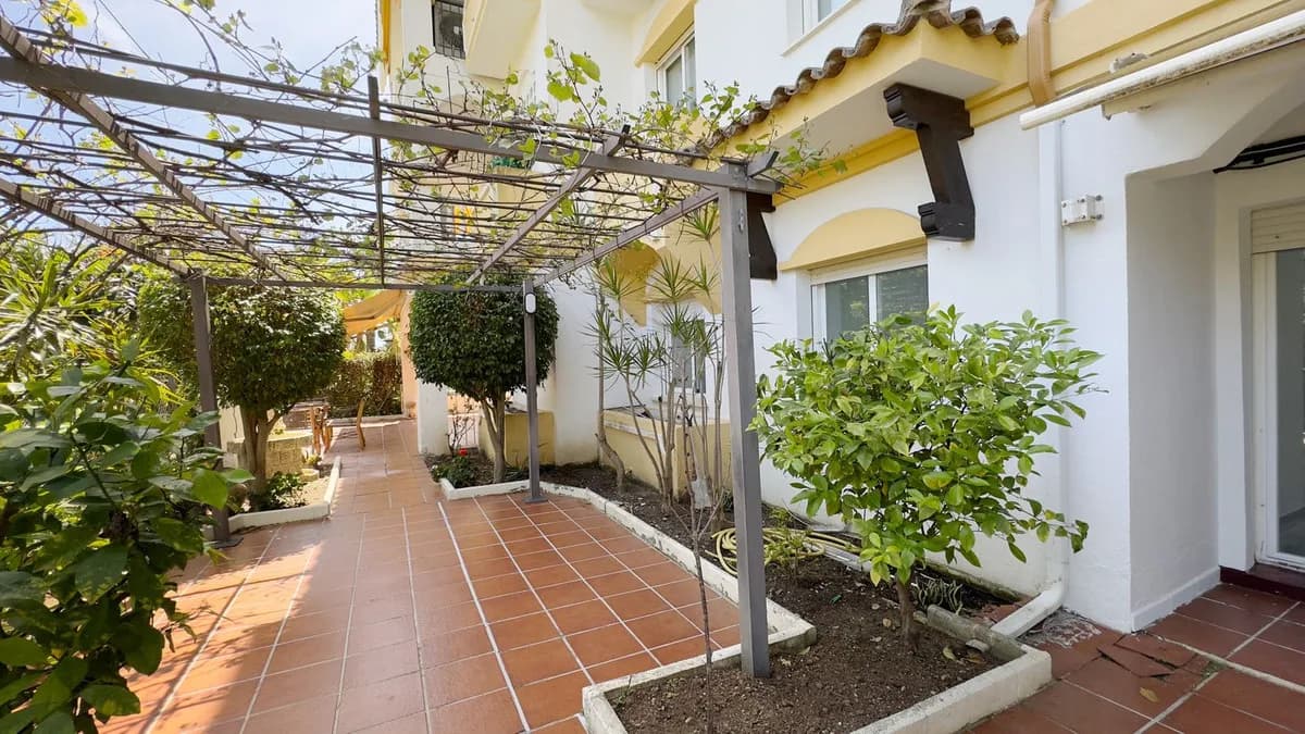 4 Bedroom Ground Floor Apartment for Sale in Marbella, Málaga - Image 9