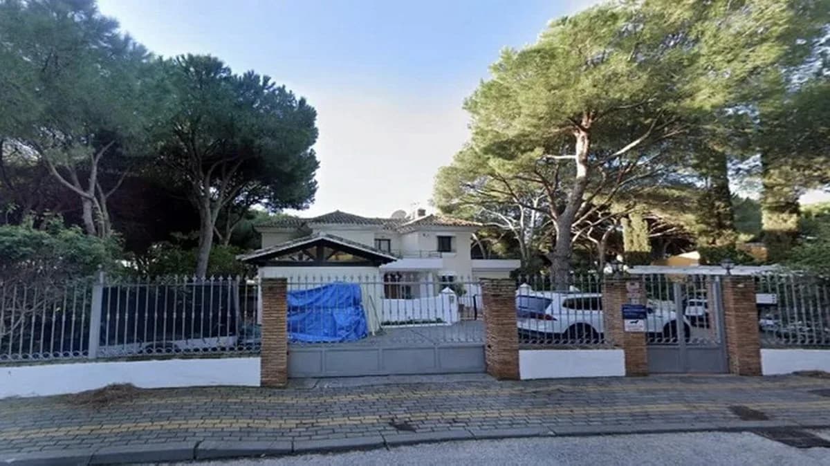 3 Bedroom Detached Villa for Sale in Marbella, Málaga - Image 2