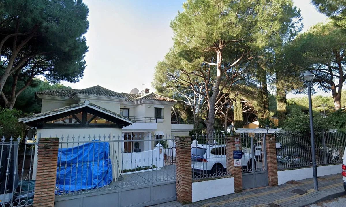 3 Bedroom Detached Villa for Sale in Marbella, Málaga - Image 3