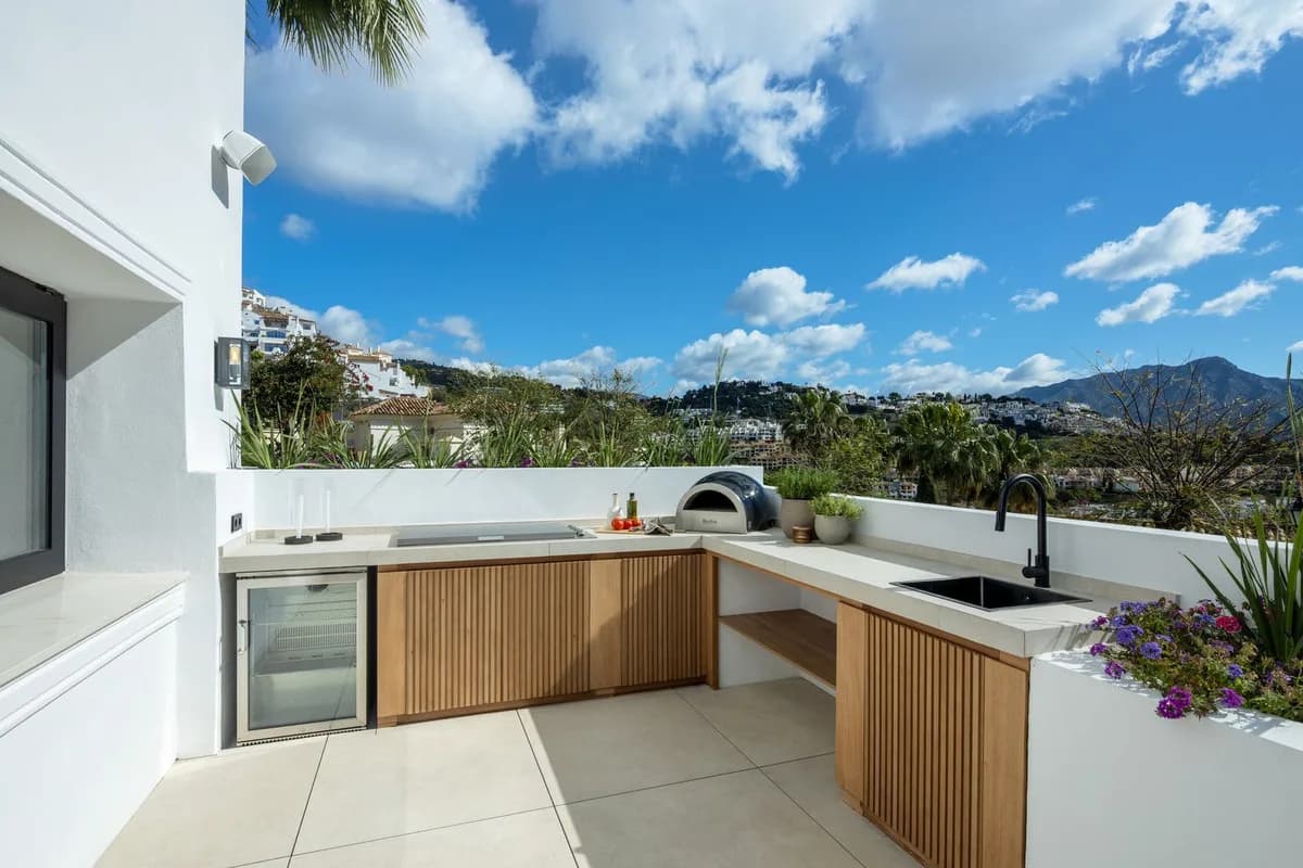 5 Bedroom Detached Villa for Sale in Los Arqueros, Málaga - Image 8