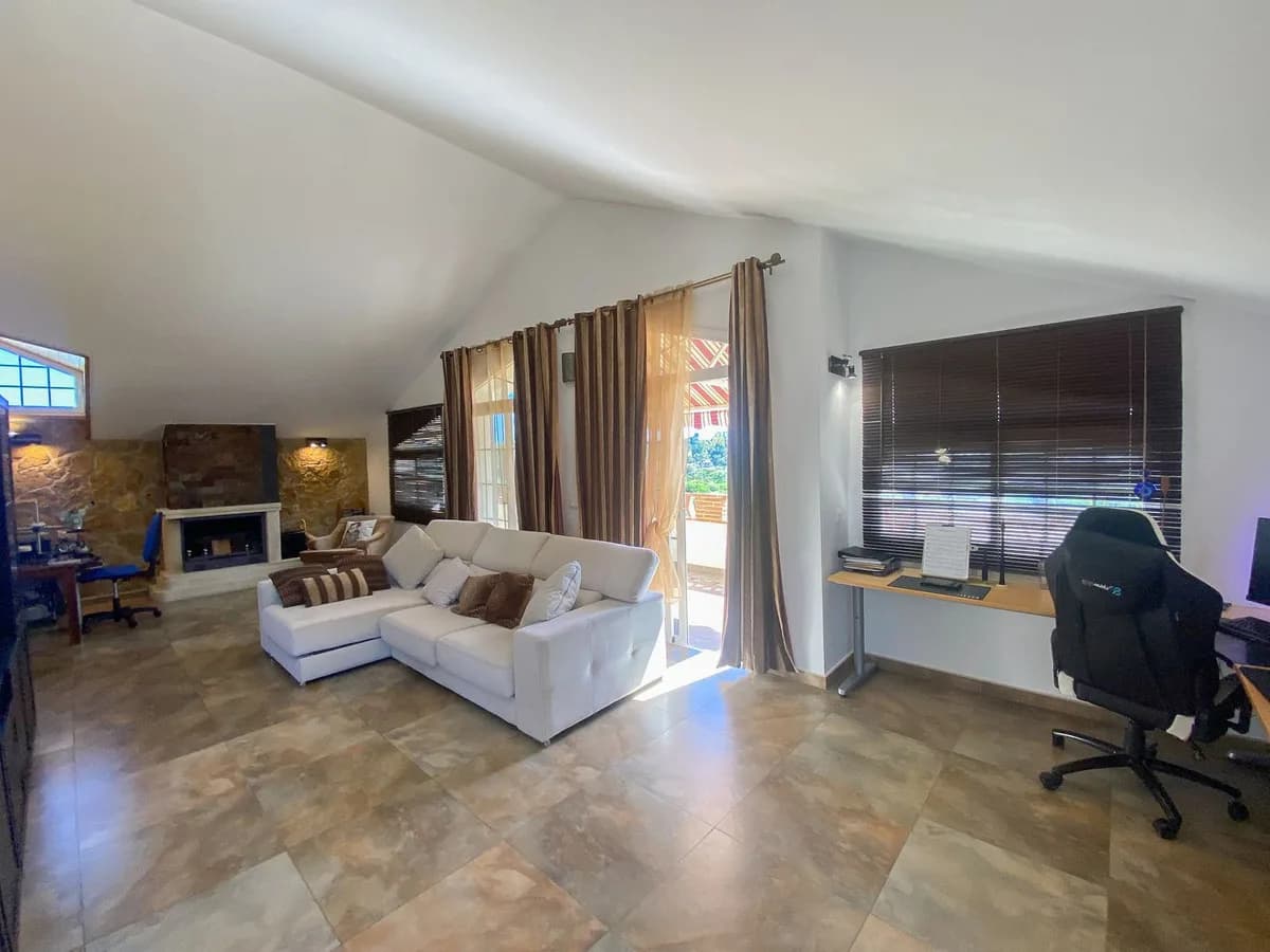 3 Bedroom Detached Villa for Sale in Guadalmina Alta, Málaga - Image 6