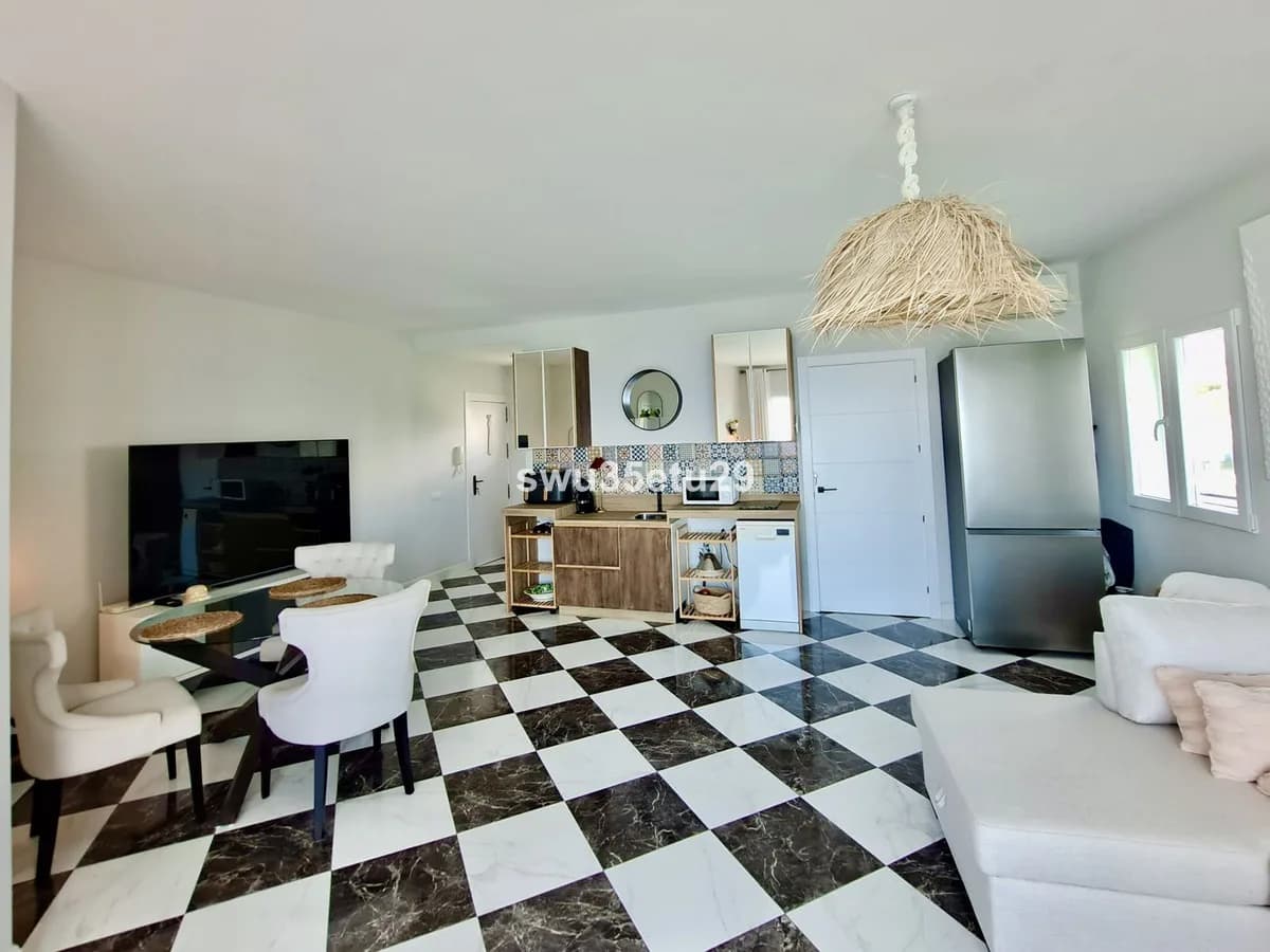 1 Bedroom Middle Floor Apartment for Sale in Calahonda, Málaga - Image 8