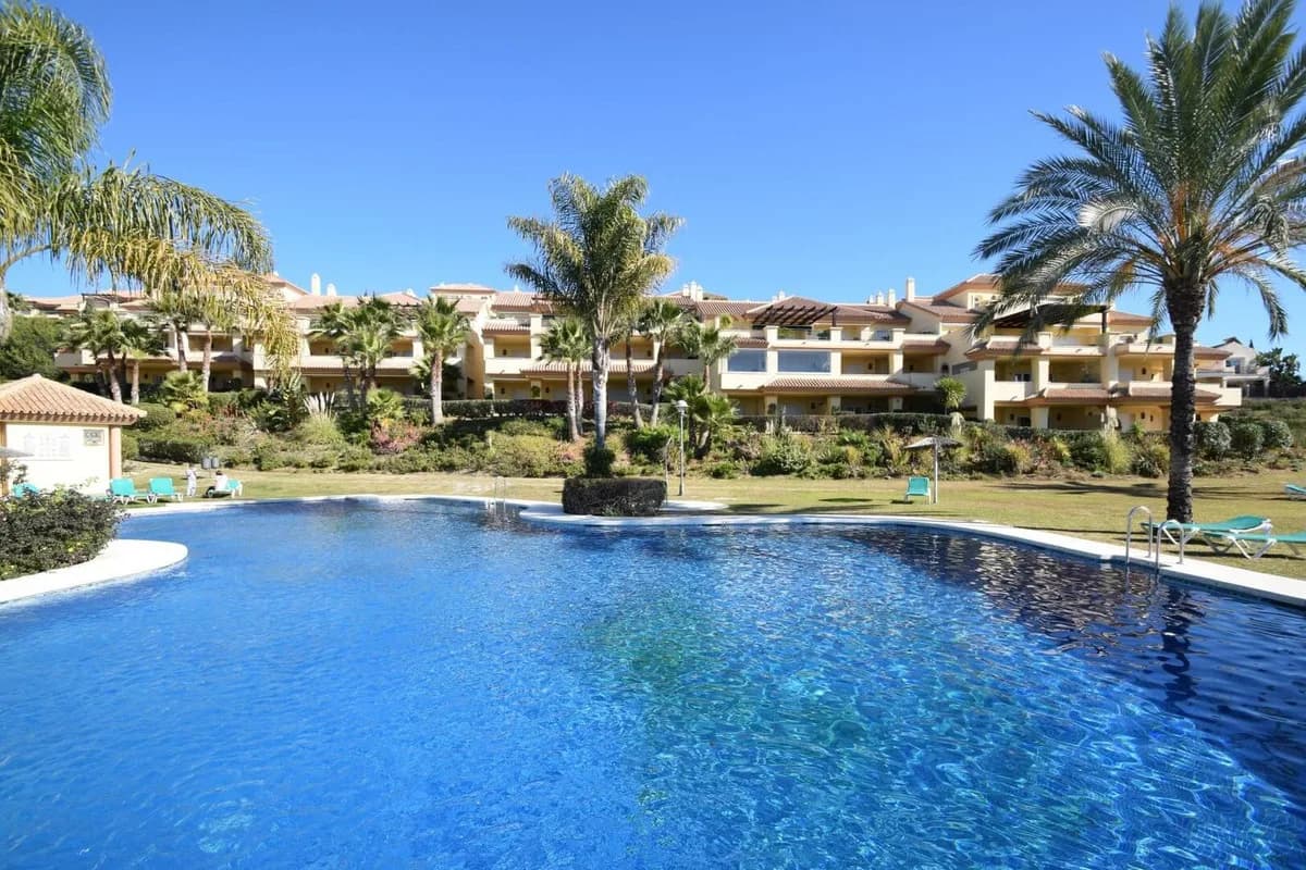 2 Bedroom Ground Floor Apartment for Sale in Nueva Andalucía, Málaga