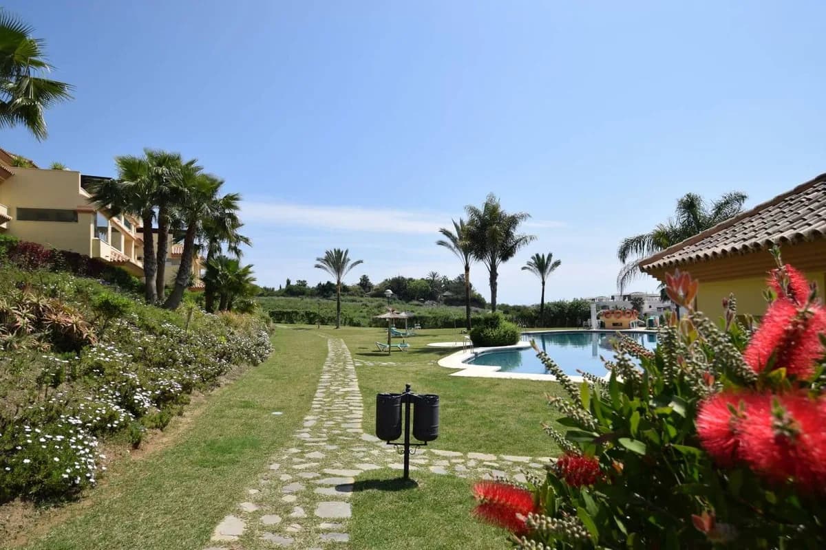 2 Bedroom Ground Floor Apartment for Sale in Nueva Andalucía, Málaga - Image 2