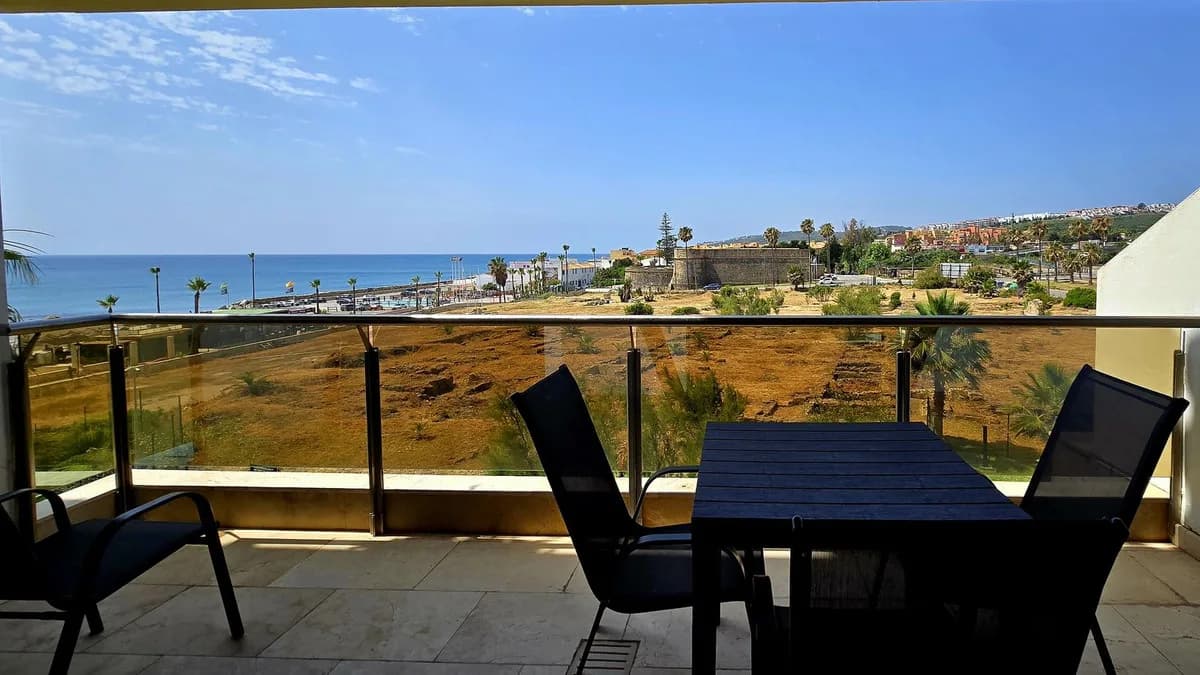 2 Bedroom Middle Floor Apartment for Sale in La Duquesa, Málaga - Image 7