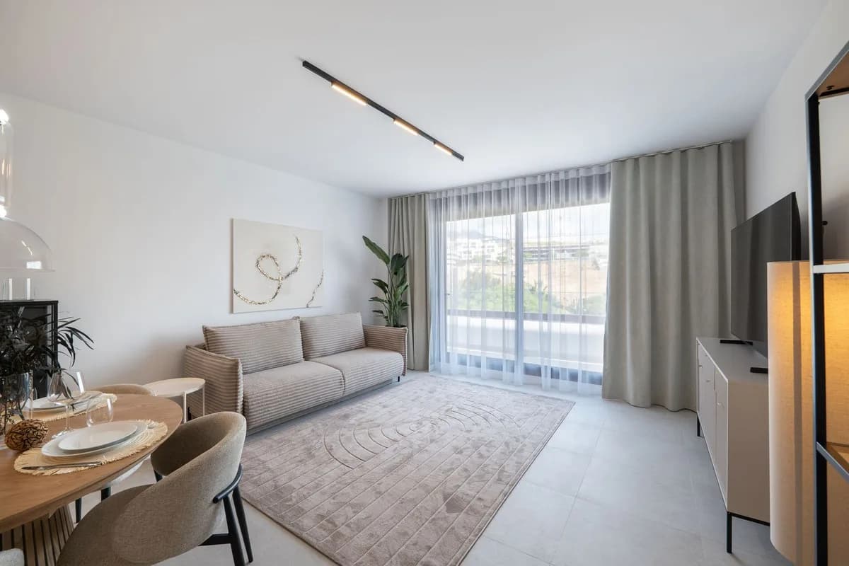 2 Bedroom Middle Floor Apartment for Sale in Estepona, Málaga