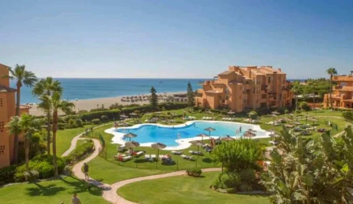 2 Bedroom Ground Floor Apartment for Sale in La Duquesa, Málaga - Image 2