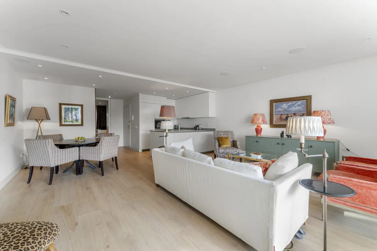 3 Bedroom Middle Floor Apartment for Sale in The Golden Mile, Málaga - Image 3