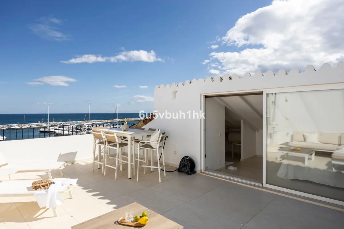 2 Bedroom Penthouse for Sale in Puerto Banús, Málaga - Image 3
