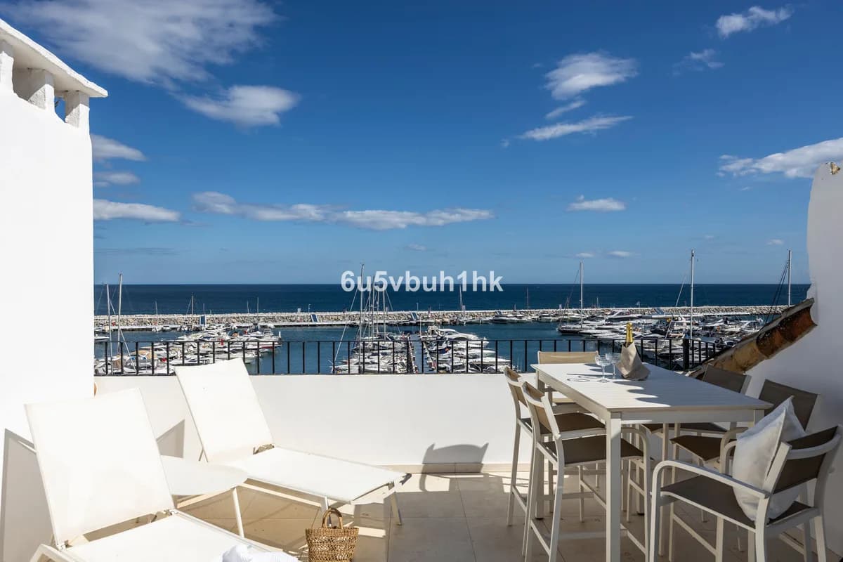 2 Bedroom Penthouse for Sale in Puerto Banús, Málaga - Image 4