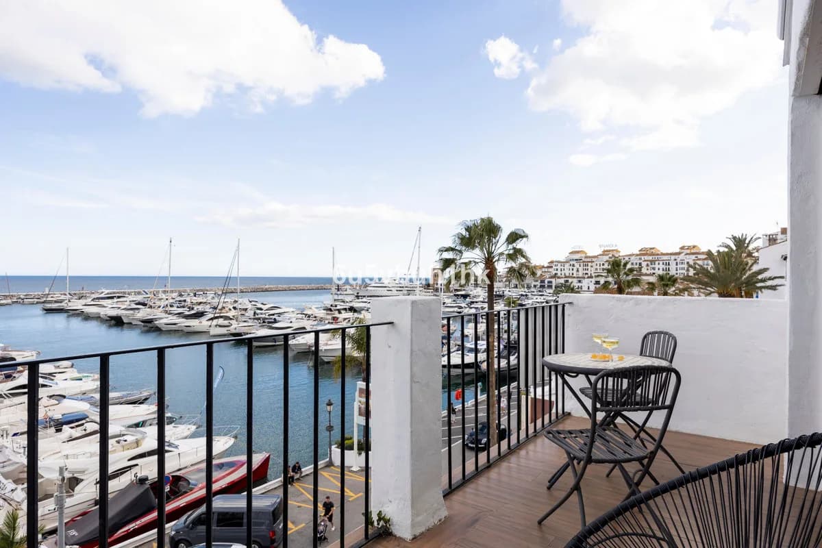 2 Bedroom Penthouse for Sale in Puerto Banús, Málaga - Image 7