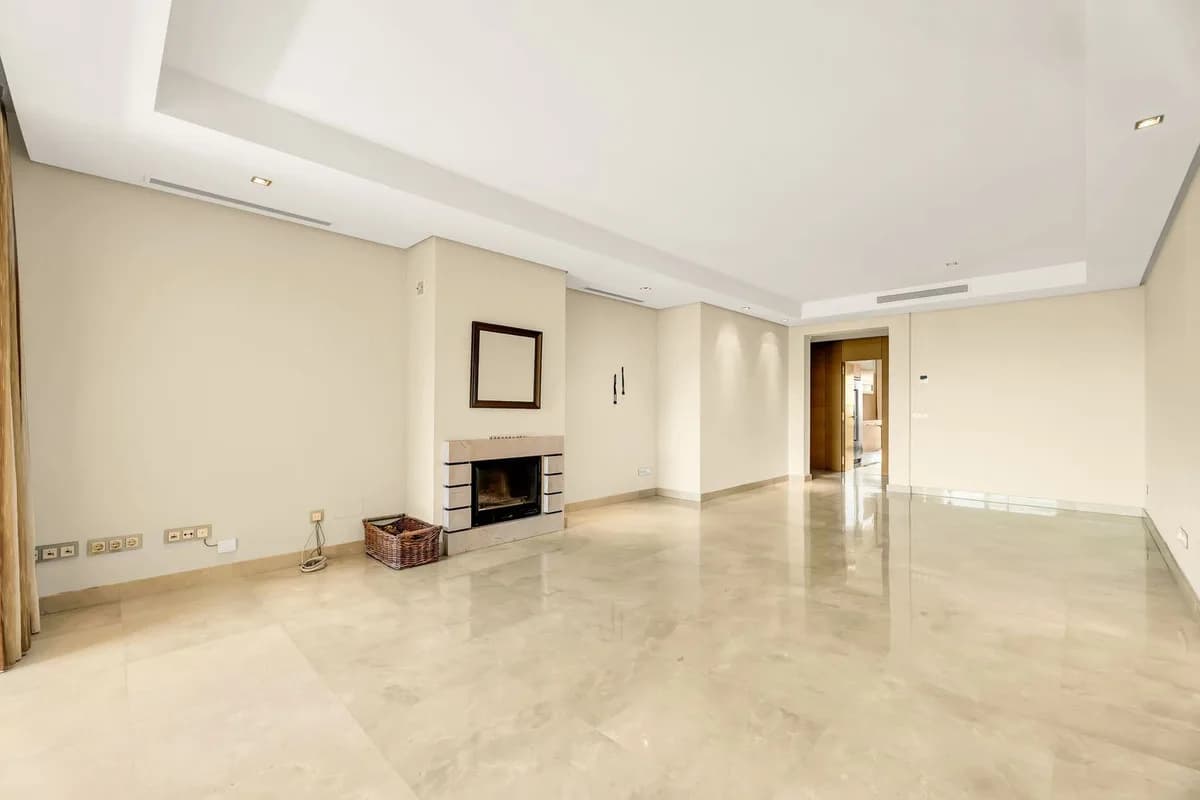 3 Bedroom Ground Floor Apartment for Sale in La Quinta, Málaga - Image 4