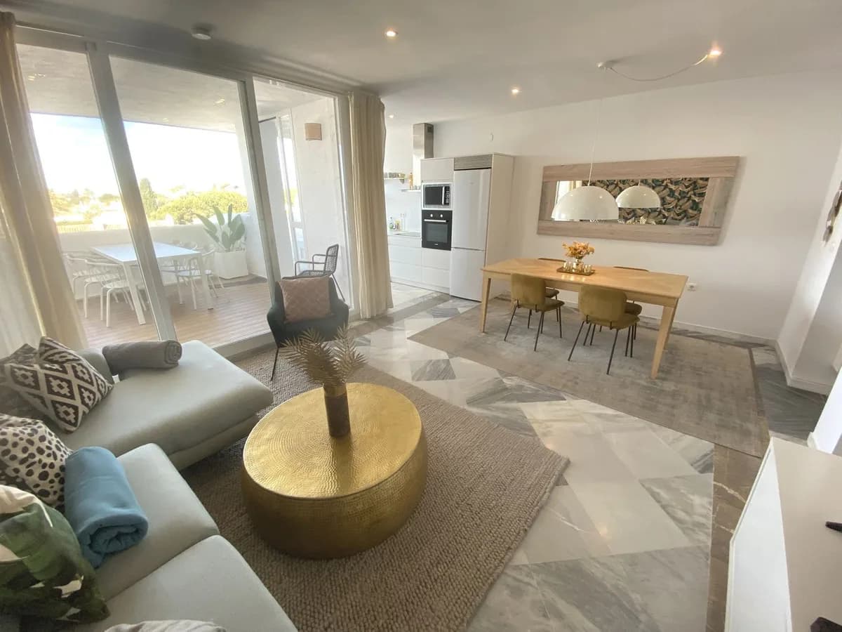 3 Bedroom Penthouse Duplex for Sale in Nueva Andalucía, Málaga - Image 3