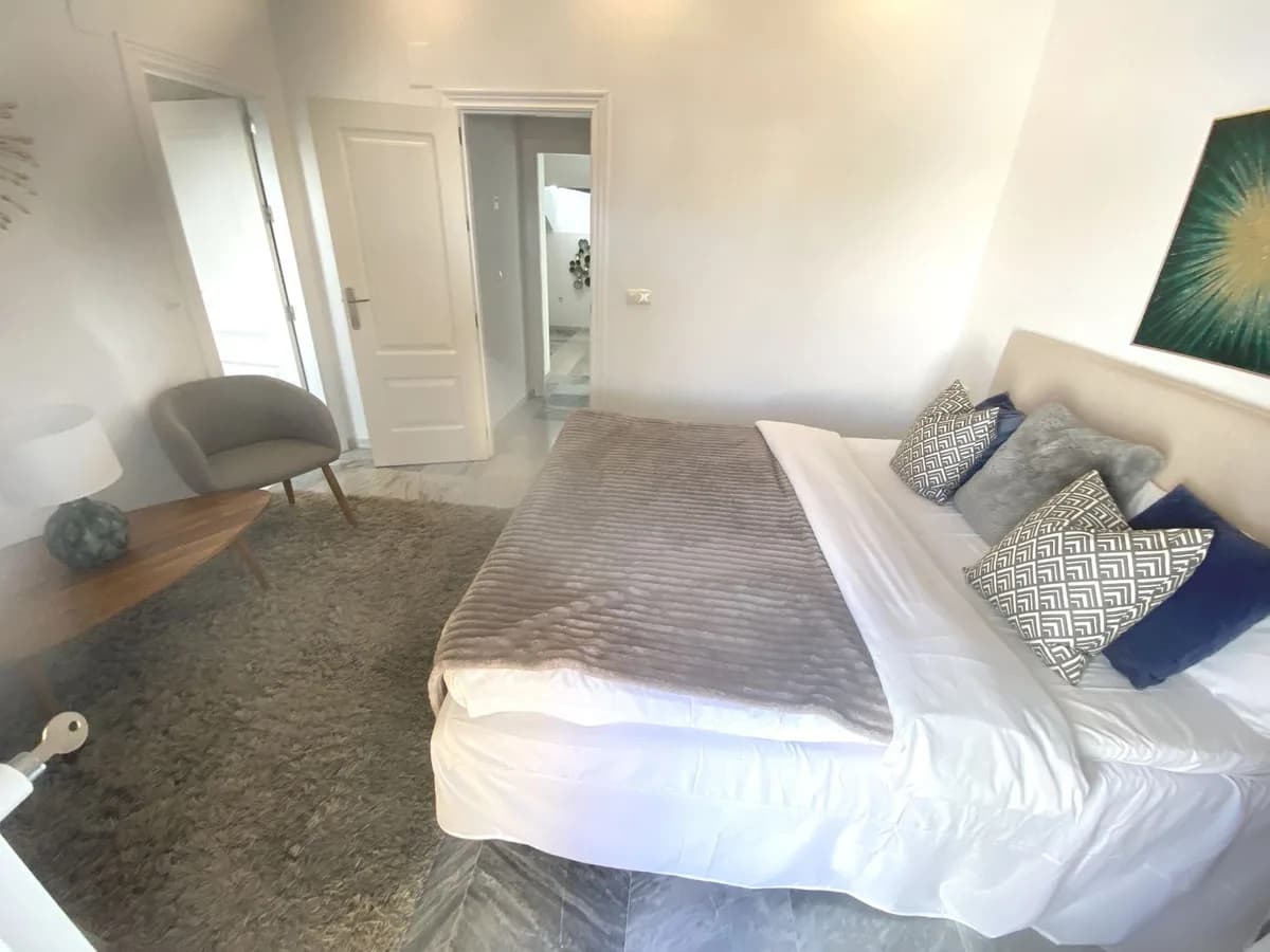 3 Bedroom Penthouse Duplex for Sale in Nueva Andalucía, Málaga - Image 6