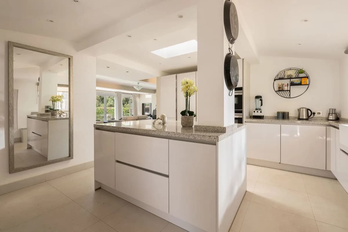 6 Bedroom Detached Villa for Sale in Río Real, Málaga - Image 6