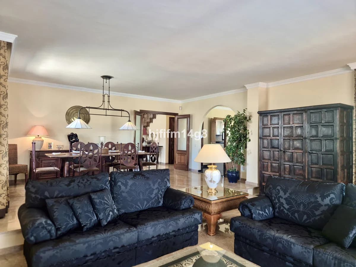 3 Bedroom Detached Villa for Sale in La Campana, Málaga - Image 5