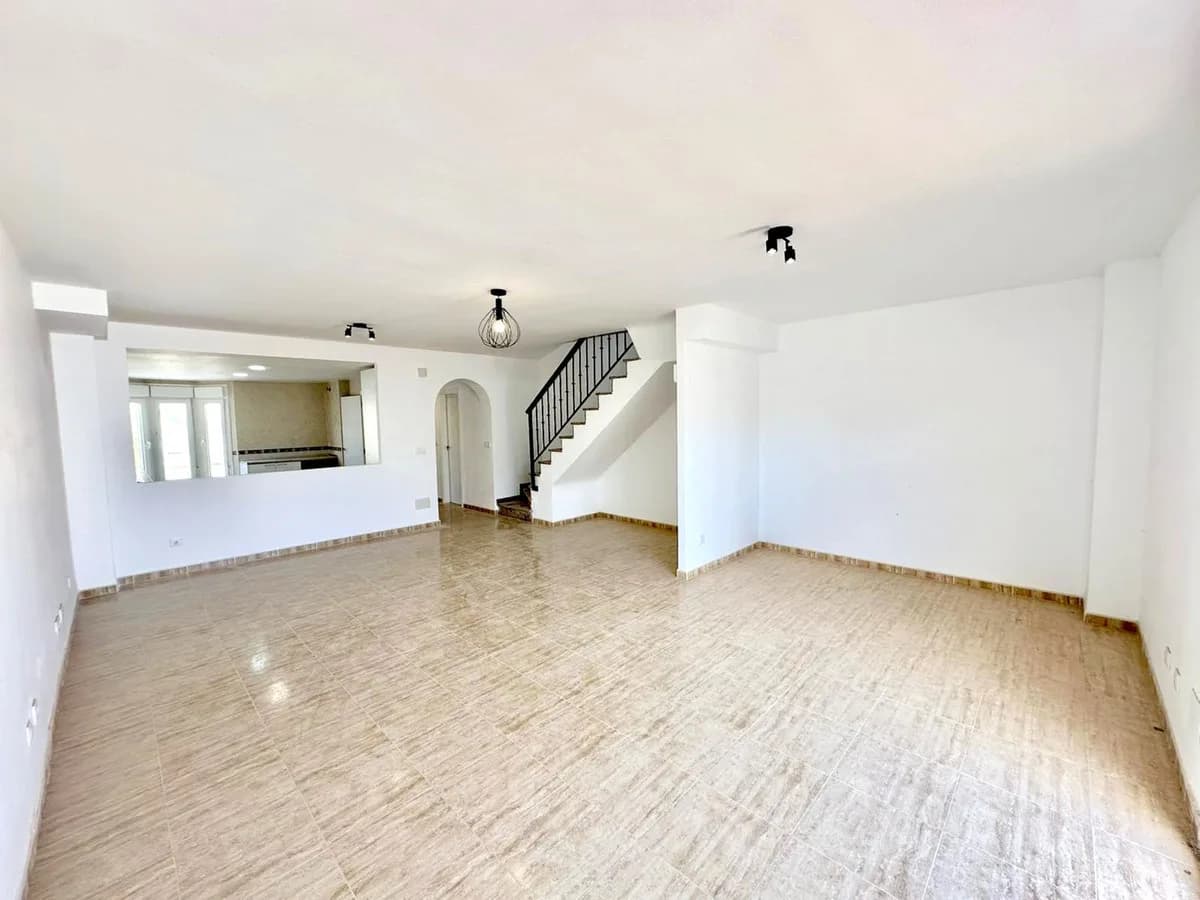 4 Bedroom Townhouse for Sale in Los Boliches, Málaga - Image 2