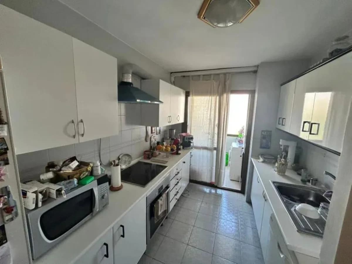 4 Bedroom Top Floor Apartment for Sale in Estepona, Málaga - Image 2