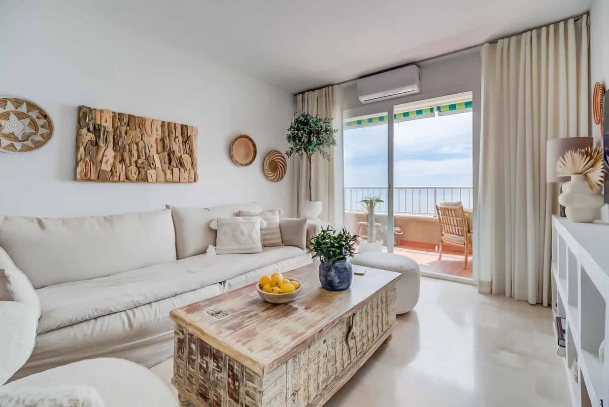 2 Bedroom Top Floor Apartment for Sale in Fuengirola, Málaga - Image 3