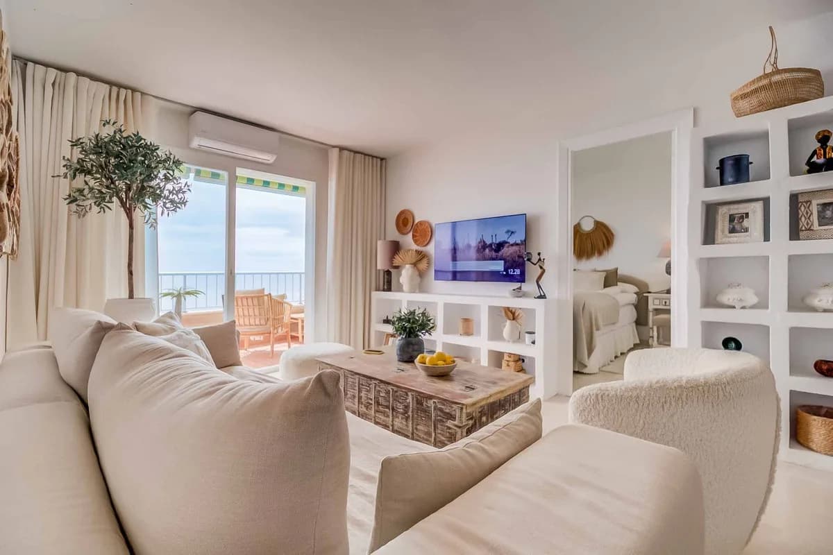 2 Bedroom Top Floor Apartment for Sale in Fuengirola, Málaga - Image 5