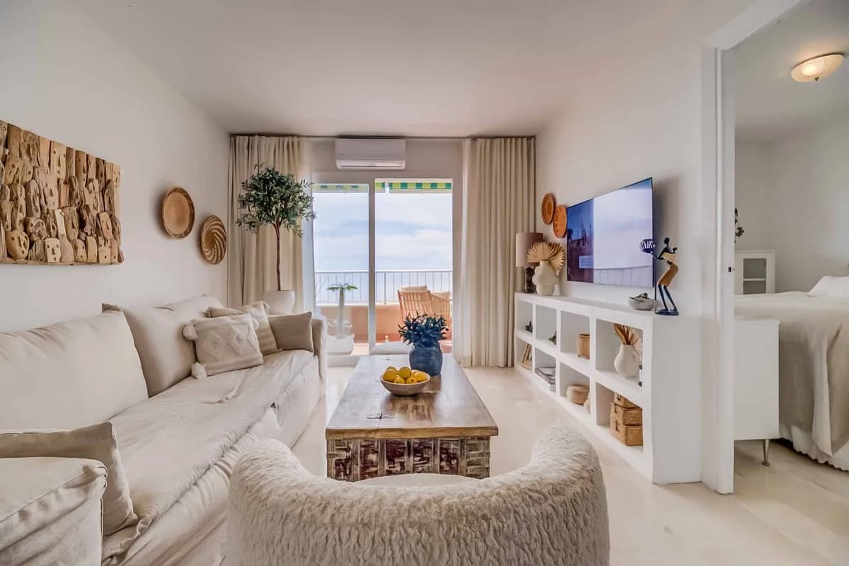 2 Bedroom Top Floor Apartment for Sale in Fuengirola, Málaga - Image 8