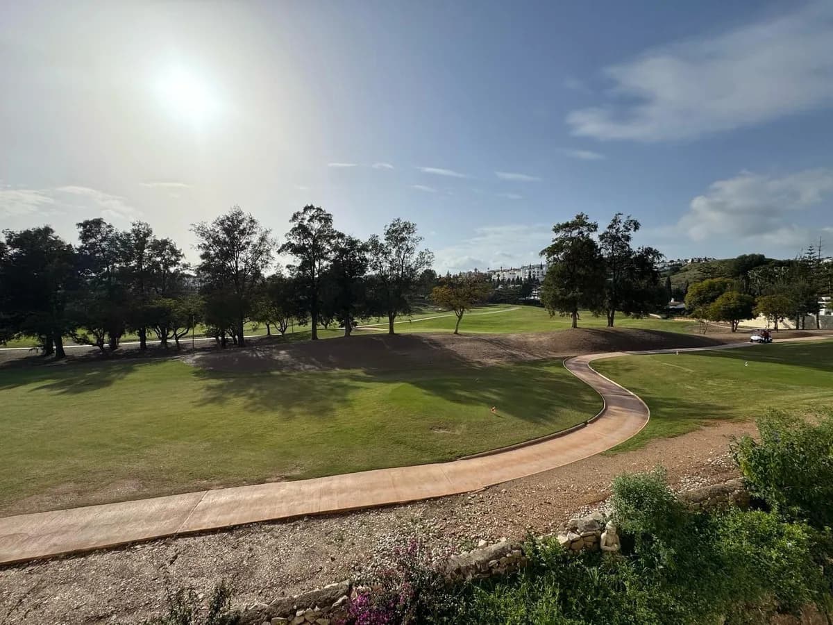 2 Bedroom Middle Floor Apartment for Sale in Mijas Golf, Málaga - Image 5