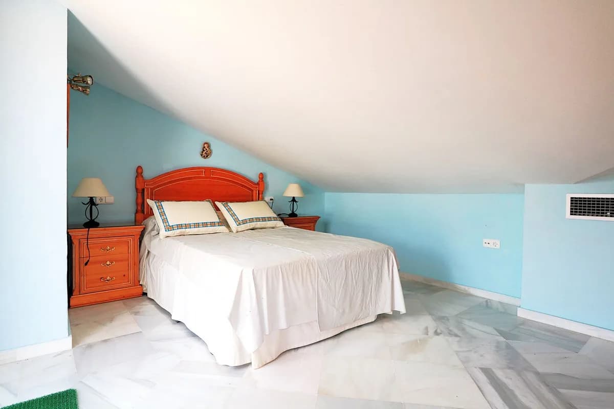 4 Bedroom Penthouse Duplex for Sale in Bel Air, Málaga - Image 6
