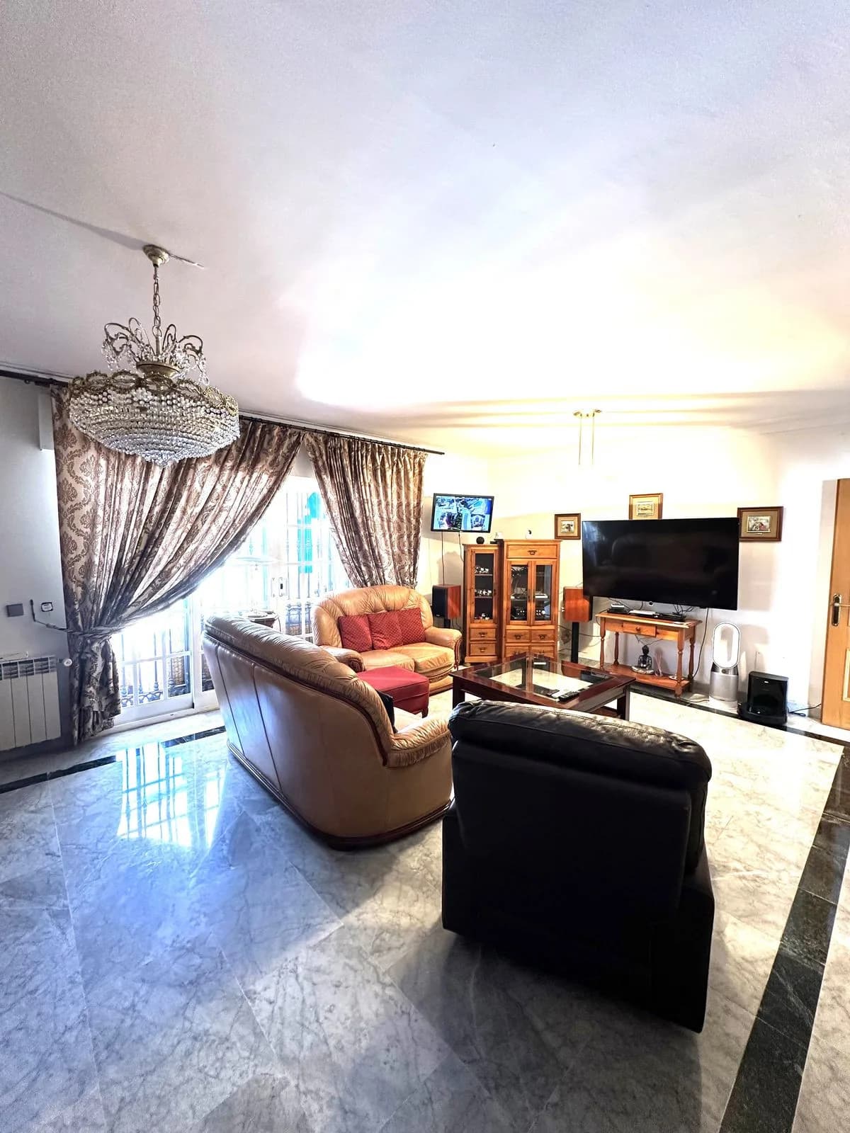 5 Bedroom Detached Villa for Sale in San Pedro de Alcántara, Málaga - Image 4